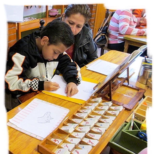 Con la visita de mis papás hoy, aproveche para darme cuenta que he aprendido mucho. Y ellos ahora saben porqué me gusta tanto mi escuela!#pedroyana #montessori #padres  #amor #aprender #visitas