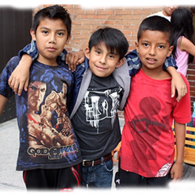 A pocos días del fin de año. Preparándonos para la foto de grupo! Se empieza a sentir la despedida de los niños de sexto! #pedroyana #secundaria #amigos #trabajo #esfuerzo #logro #vacaciones