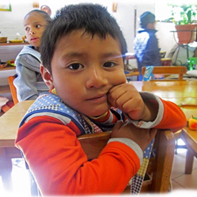 Tarde dos años en ser el más grande del salón. Y el próximo año seré de los más chiquitos otra vez, espero hacer amigos pronto. #pedroyana #montessori #taller1 #primaria #nuevo #alumno #amigos